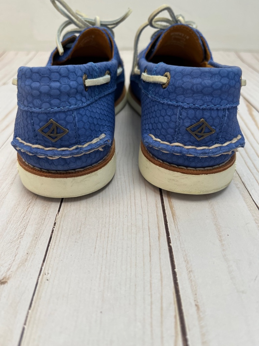 Sperry Gold club boat shoes.Textured leather. Comfort insole. Gently worn. Size7 - Picture 5 of 7